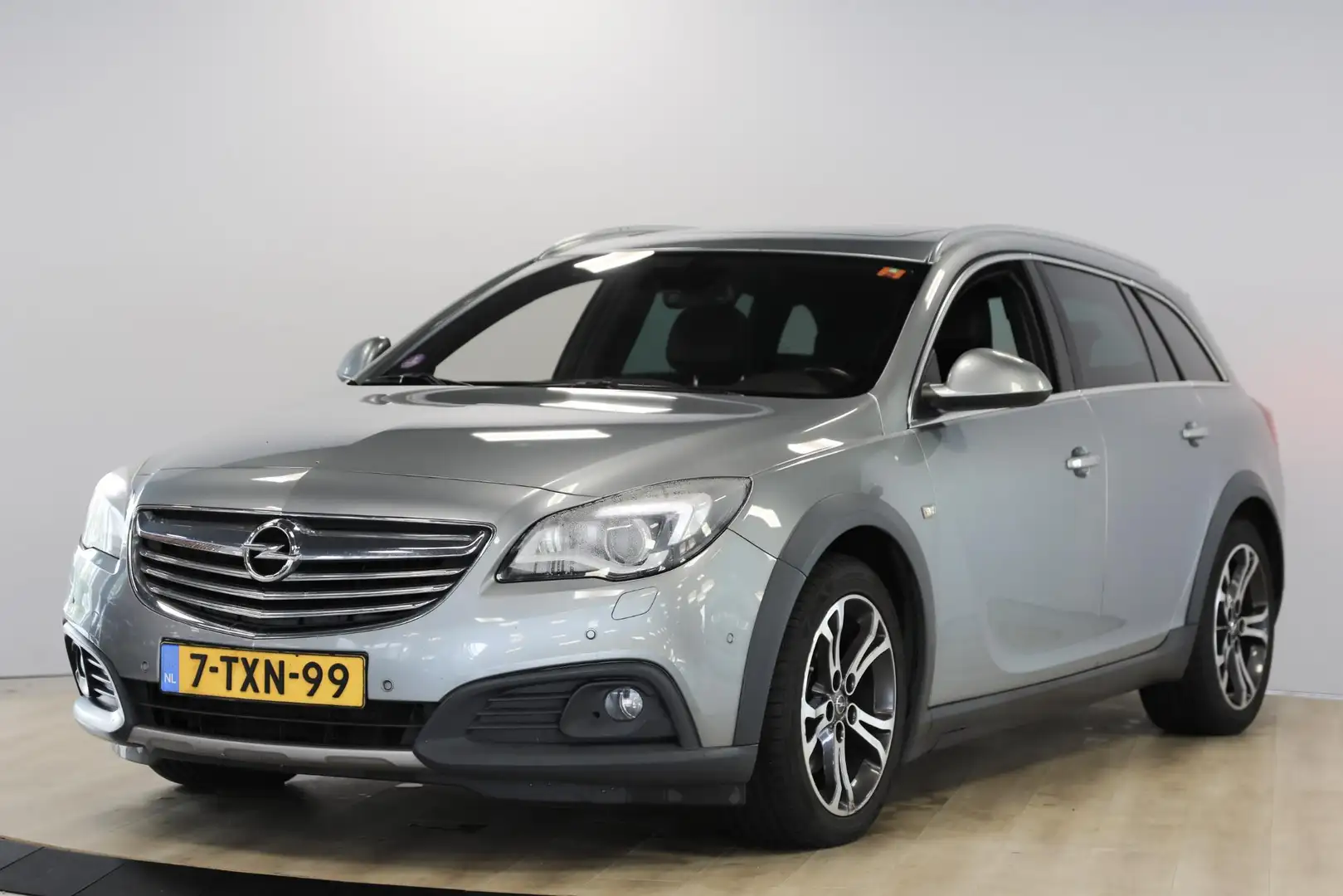 Opel Insignia Country Tourer 1.6 T 2x4 | Leer | Camera | Automaa Grijs - 1