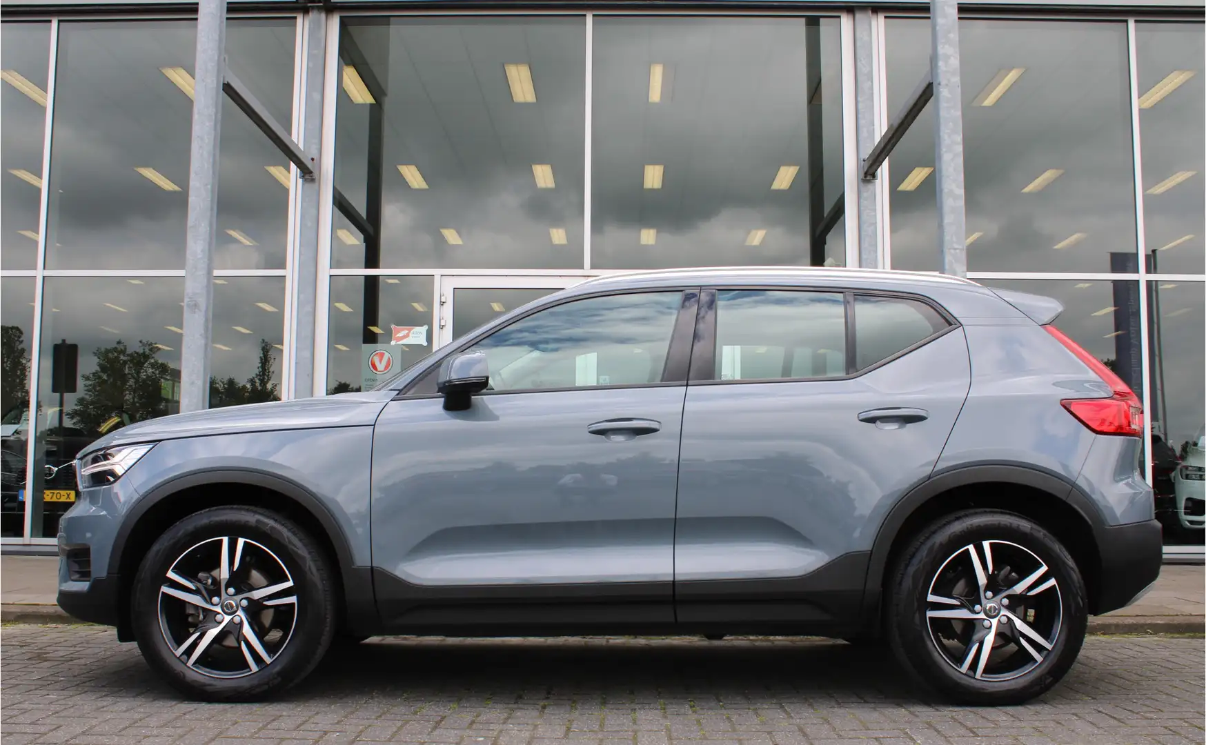 Volvo XC40 T3 Automaat Momentum Pro | Trekhaak | Blis | Adapt Gris - 2