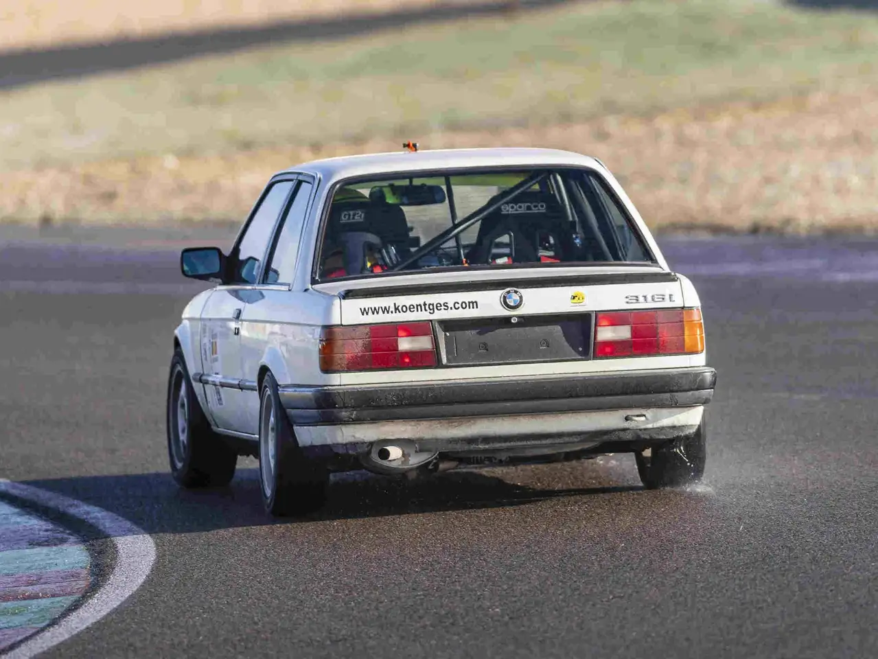 BMW 318 IS, foto 2