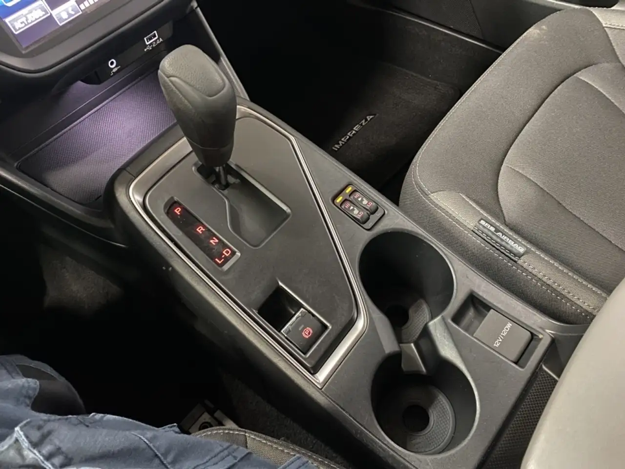 Subaru Impreza снимка Subaru Impreza