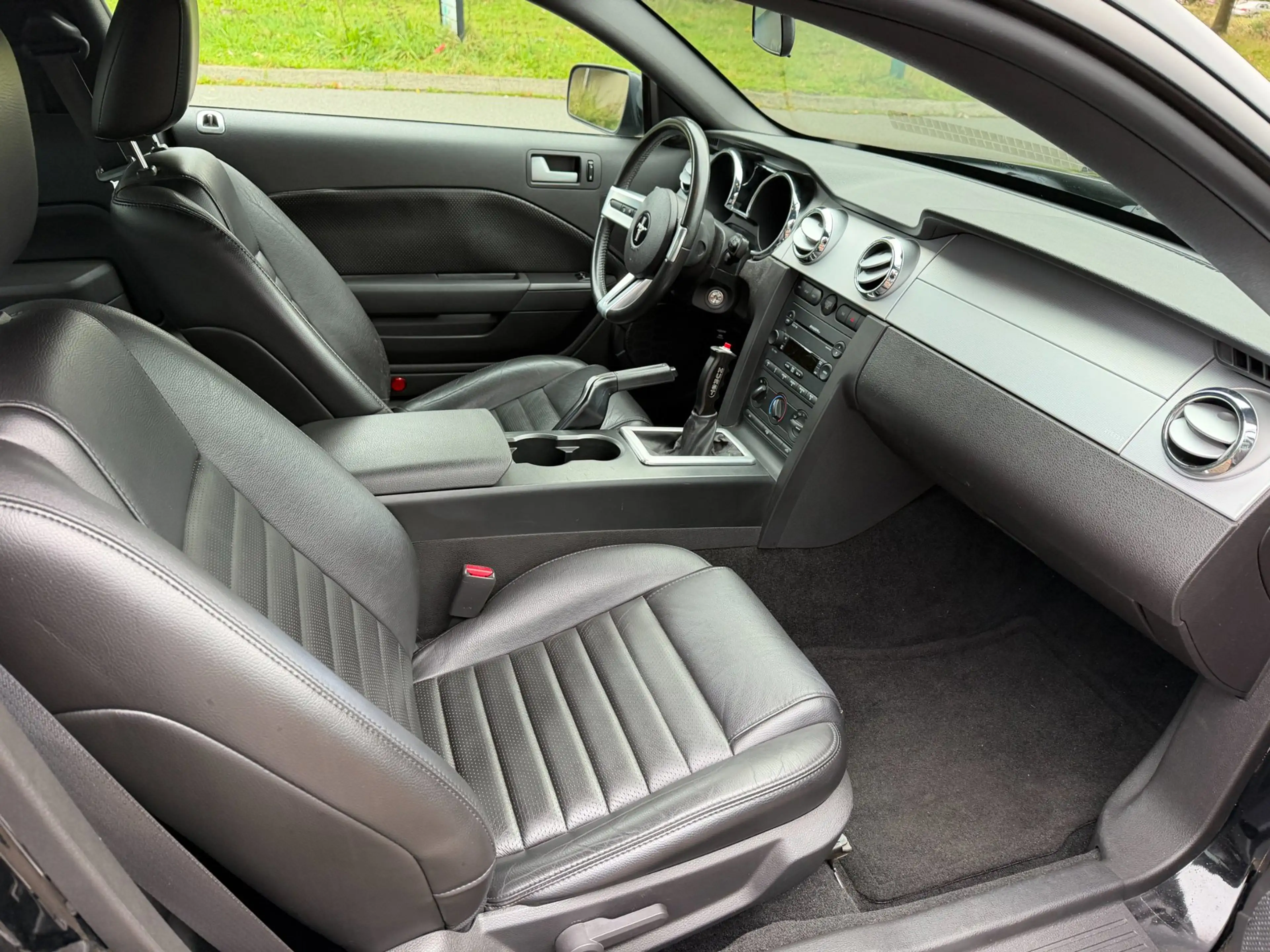 Ford Mustang USA 4.6 V8 GT Handgeschakeld 67000 km Nieuwstaat — photo 5