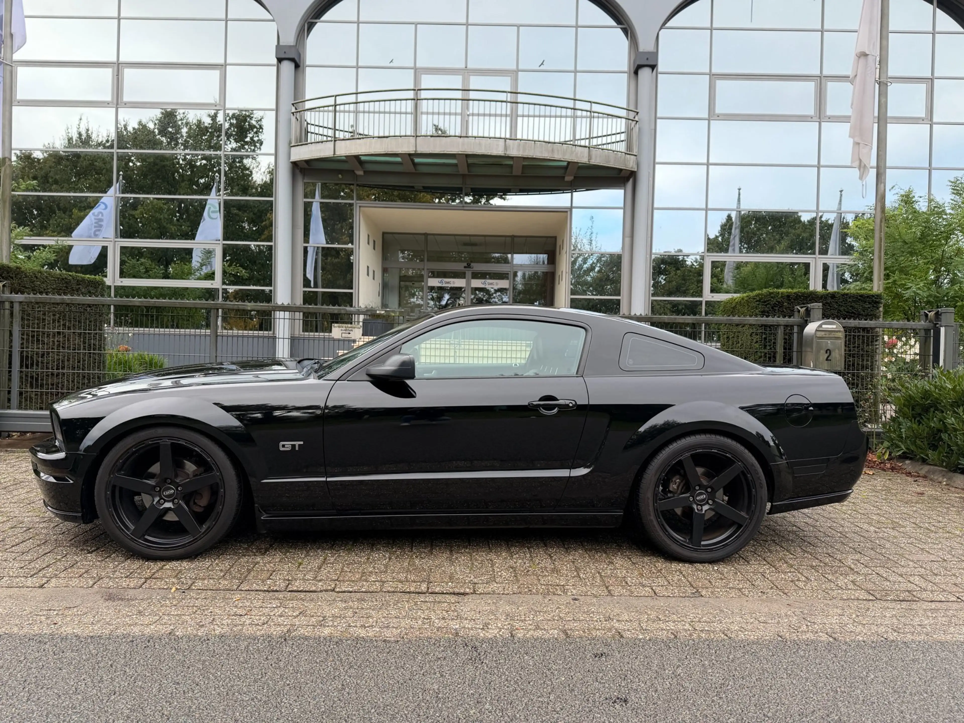Ford Mustang USA 4.6 V8 GT Handgeschakeld 67000 km Nieuwstaat — photo 2