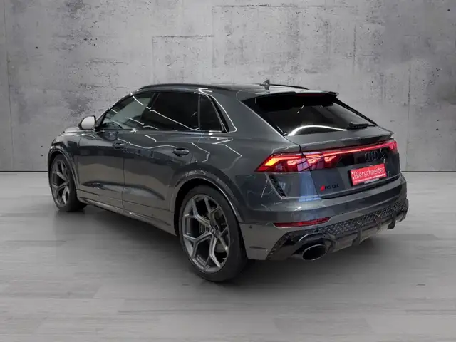 Audi RS Q8 view 5