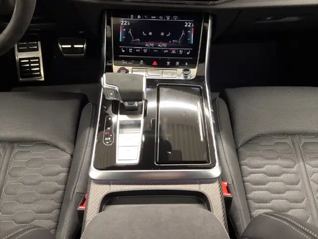 Audi RS Q8 view 13