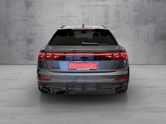 Audi RS Q8 view 6