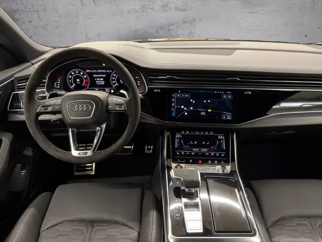Audi RS Q8 view 12