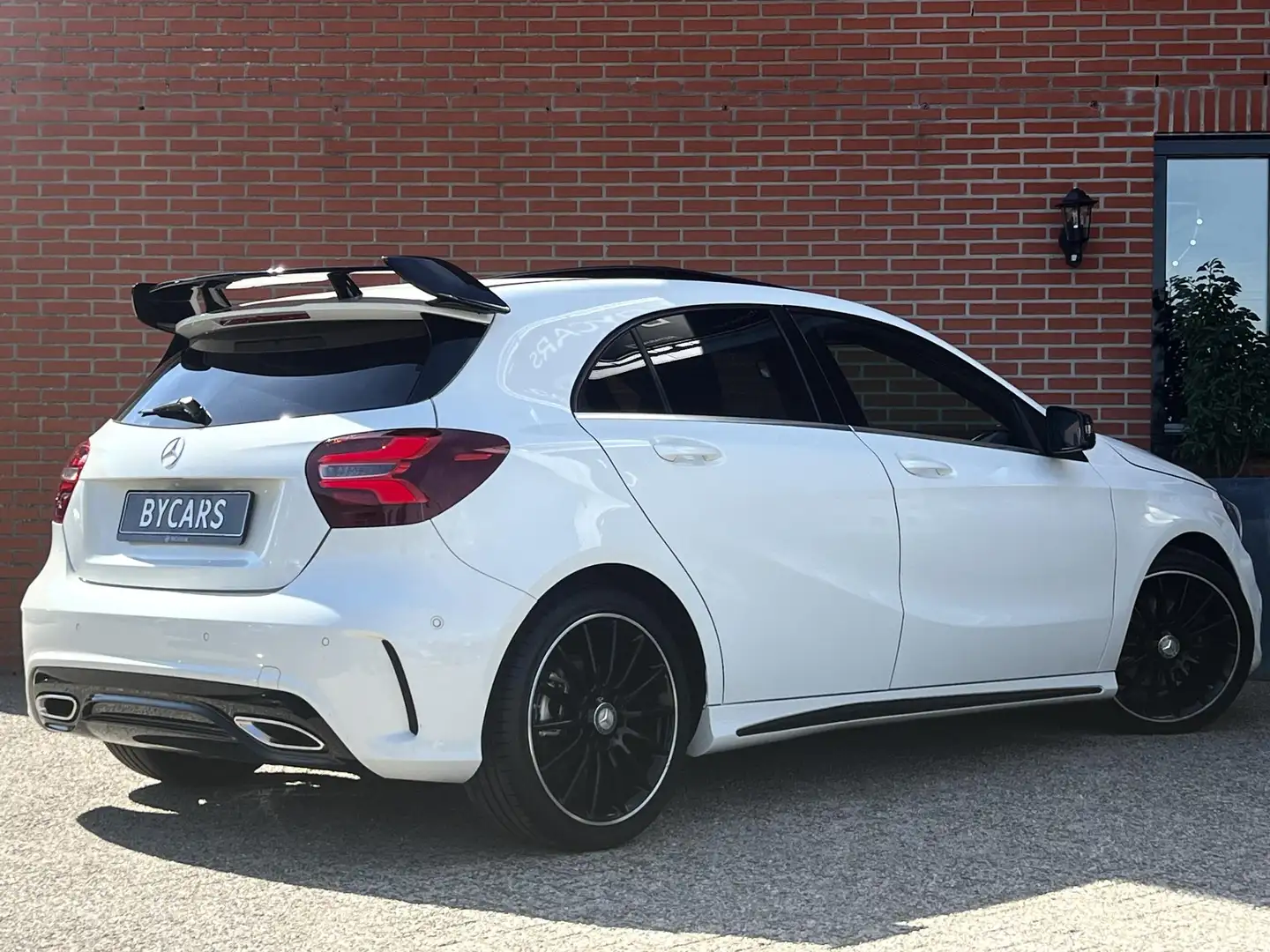 Mercedes-Benz A 180 AMG-Line | Panorama dak | Carplay | Stoelverwarmin Blanc - 2