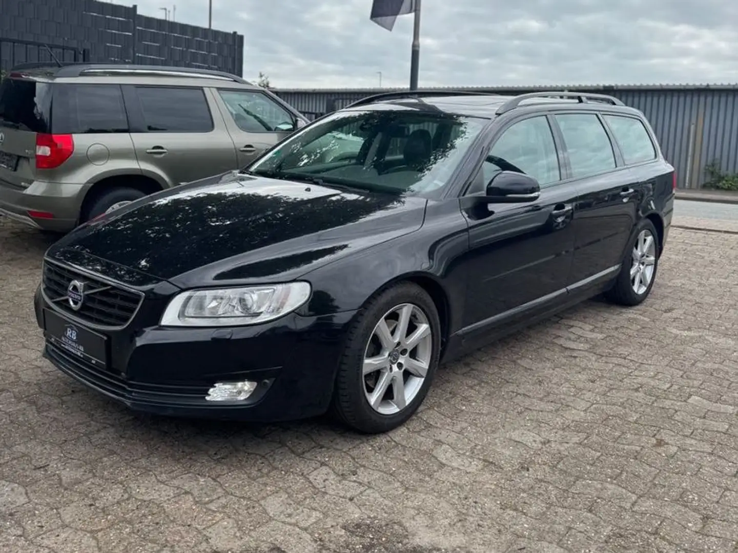 Volvo V70 Kombi Linje Svart *Xenon*SHZ*Pano/SD*PDC*BT* Schwarz - 1