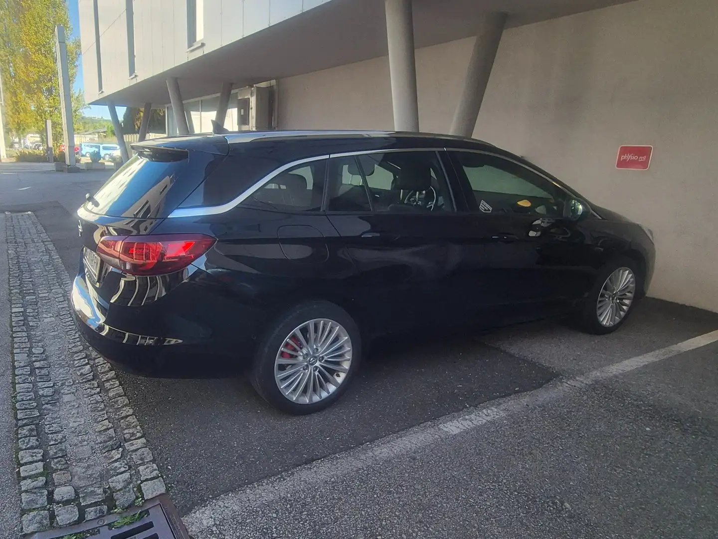 Opel Astra Astra sports Tourer+ Schwarz - 2