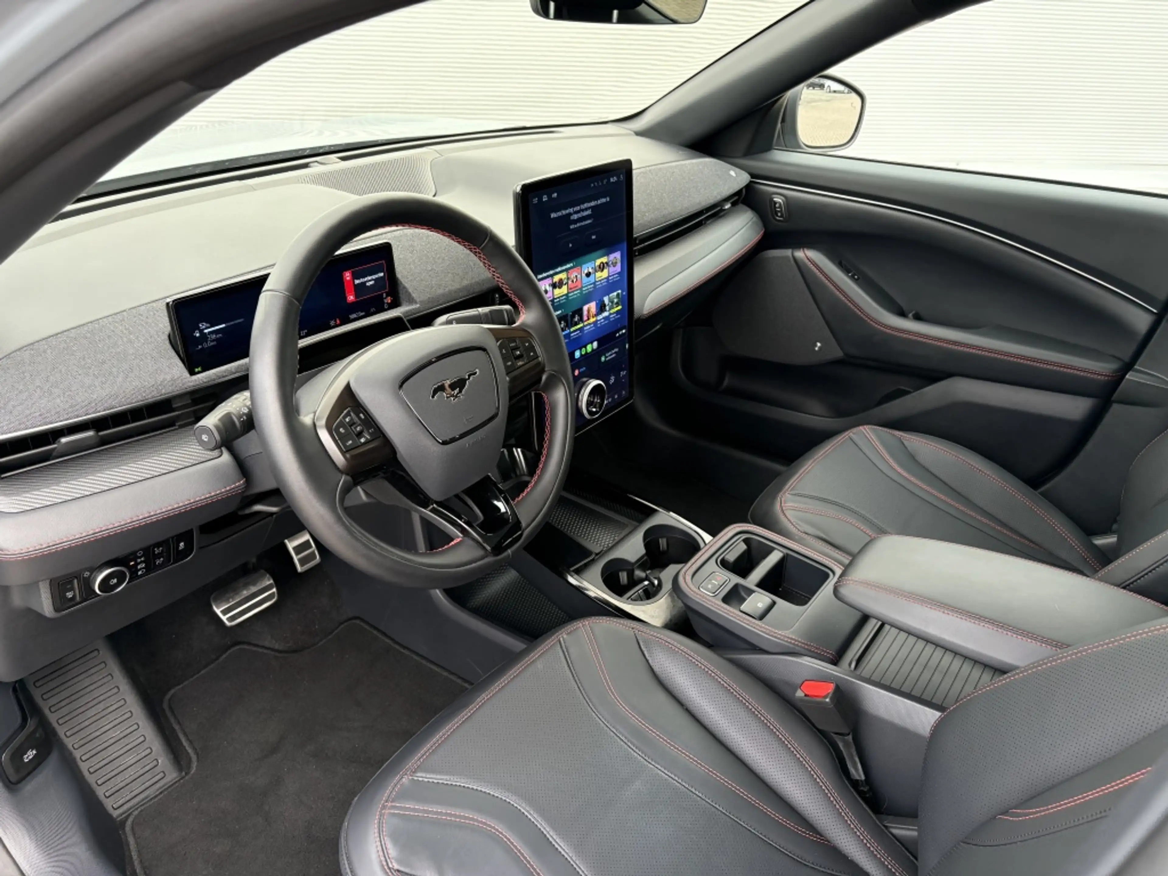 Ford Mustang Mach-E Extended range Premium RWD 88 kWh TECHPACK+ PANODA — photo 4