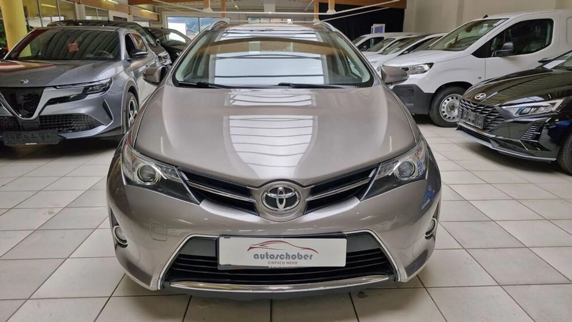 Toyota Auris Active Braun - 2