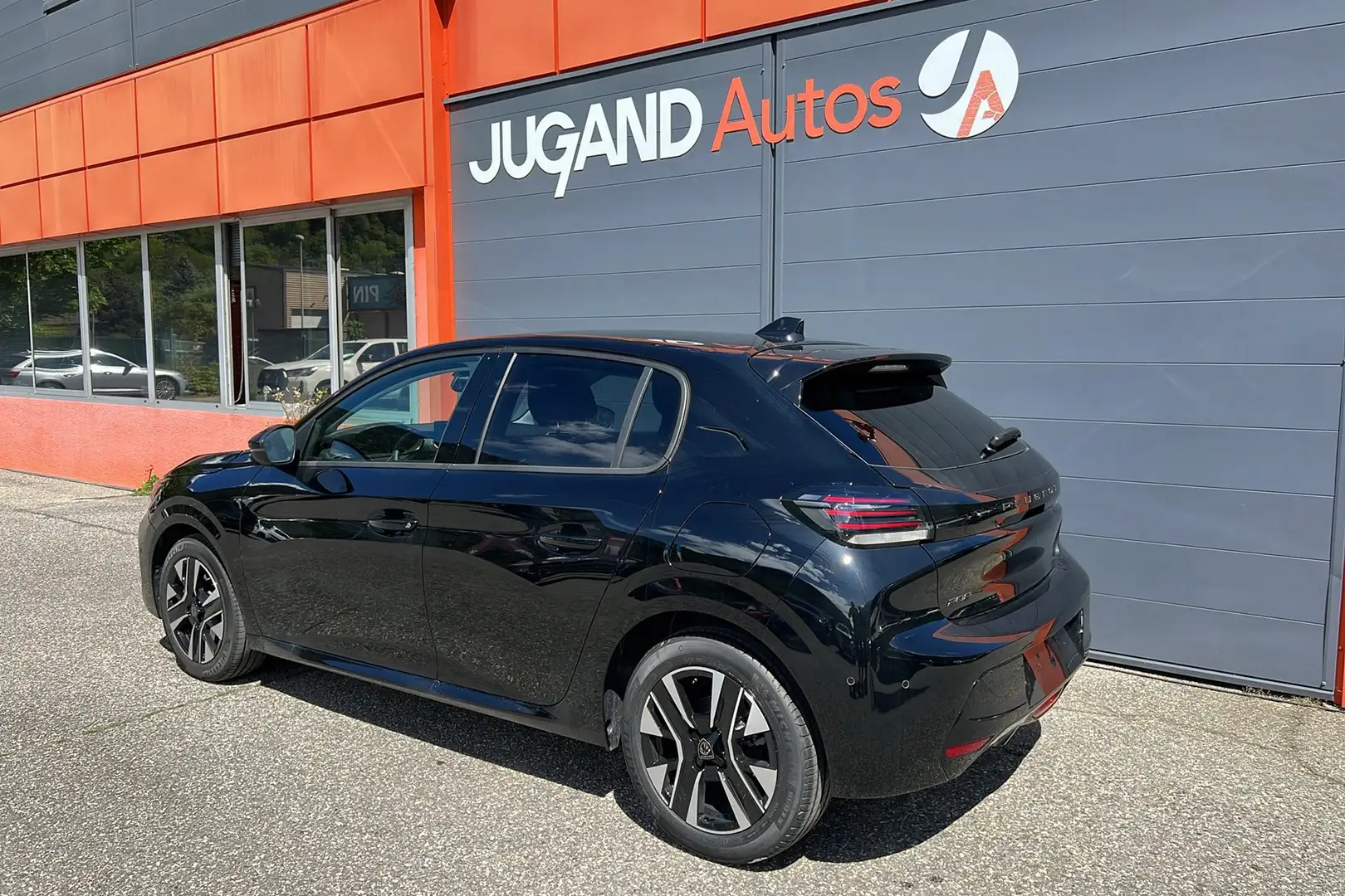 Peugeot 208 NOUVELLE 1.2 100 ALLURE PLUS Černá - 2