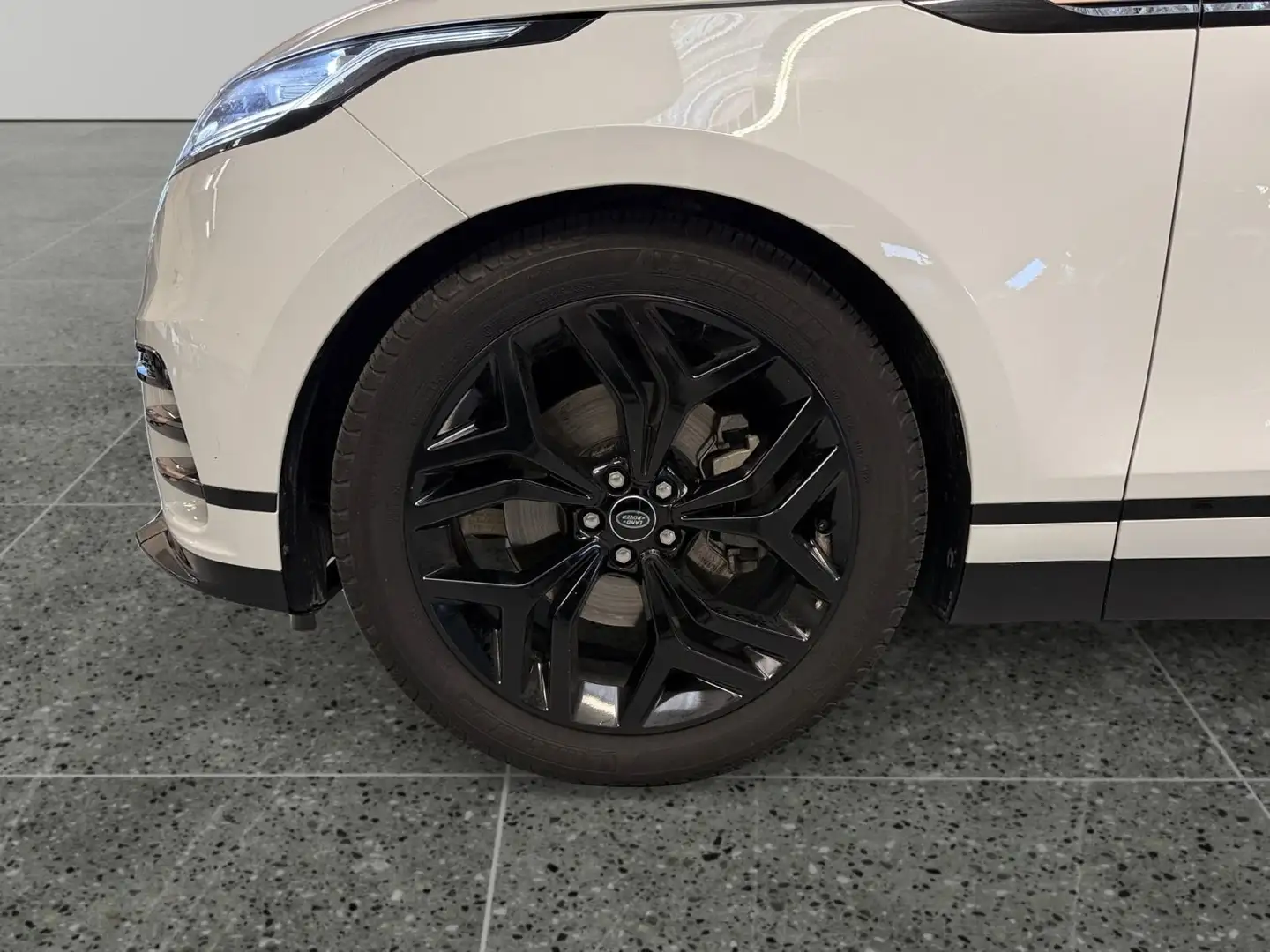 Land Rover Range Rover Velar 2.0d i4 mhev R-Dynamic SE 4wd 204cv auto Bianco - 2
