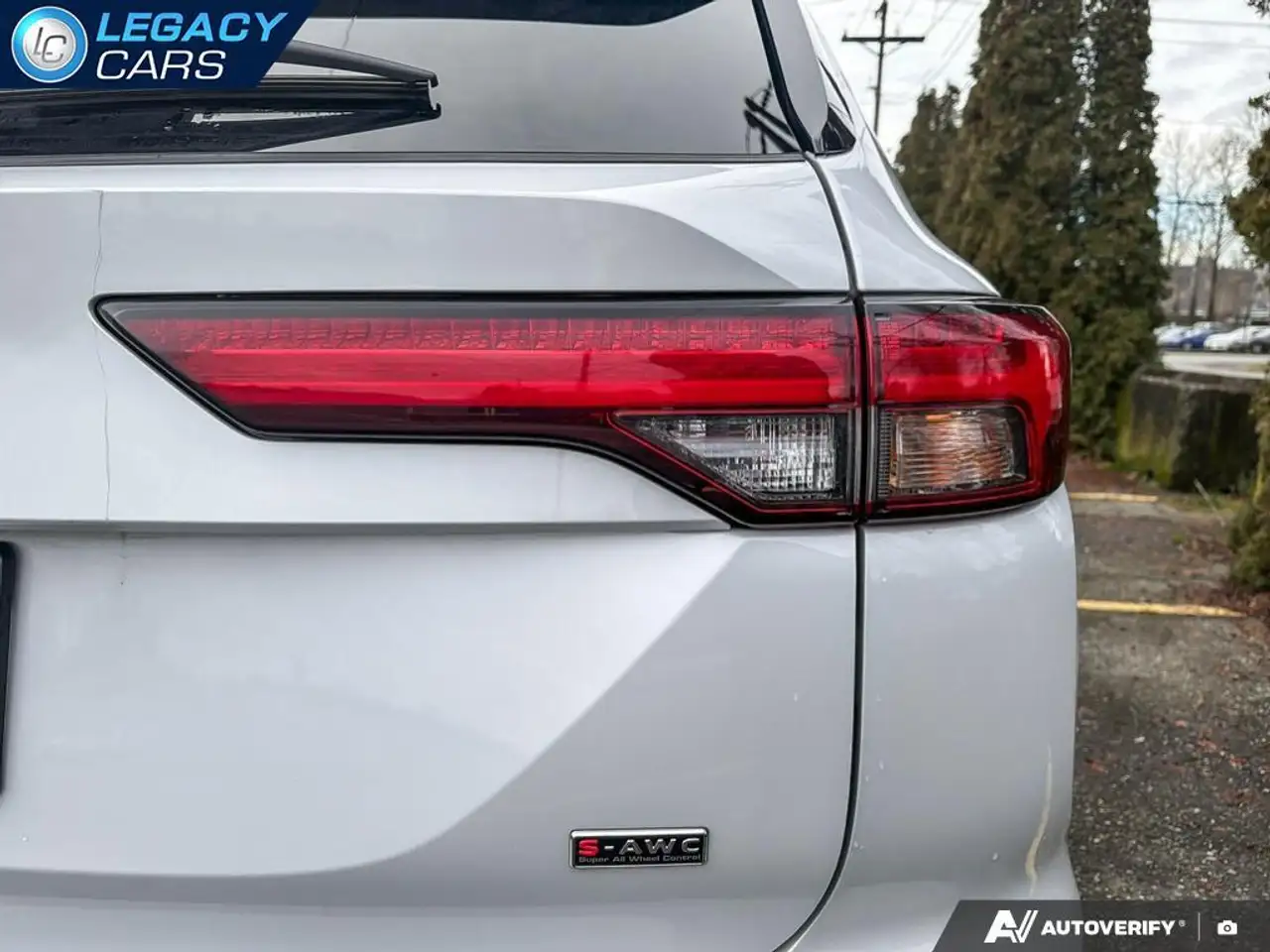 Mitsubishi Outlander снимка Mitsubishi Outlander