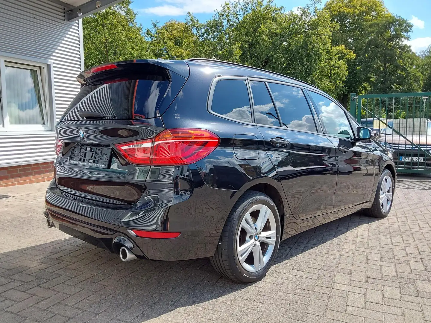 BMW 218 Gran Tourer 218d Sport Line AHK/SHZ/LED/PDC/NAV... Noir - 2