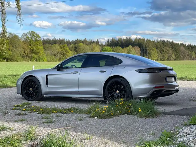 Porsche Panamera view 4