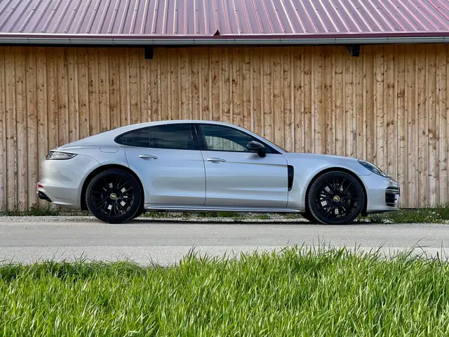 Porsche Panamera view 12