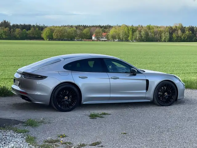 Porsche Panamera view 7