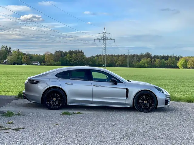 Porsche Panamera view 3