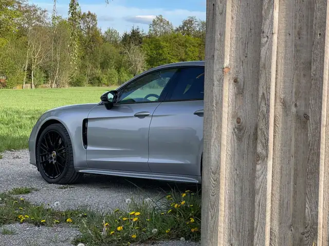Porsche Panamera view 13
