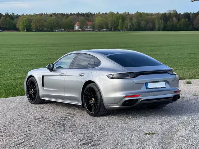Porsche Panamera view 6