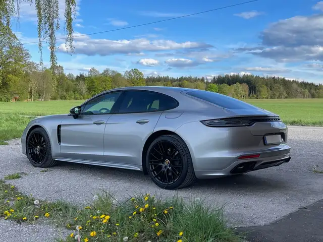Porsche Panamera view 10
