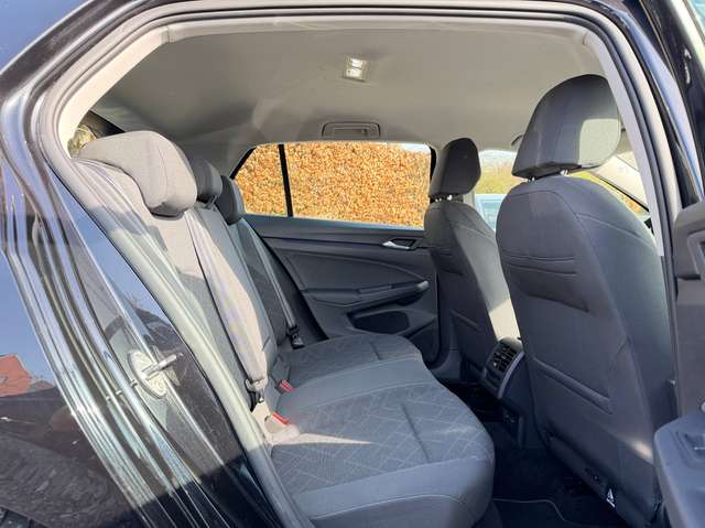 Volkswagen Golf 2024 — vignette 10