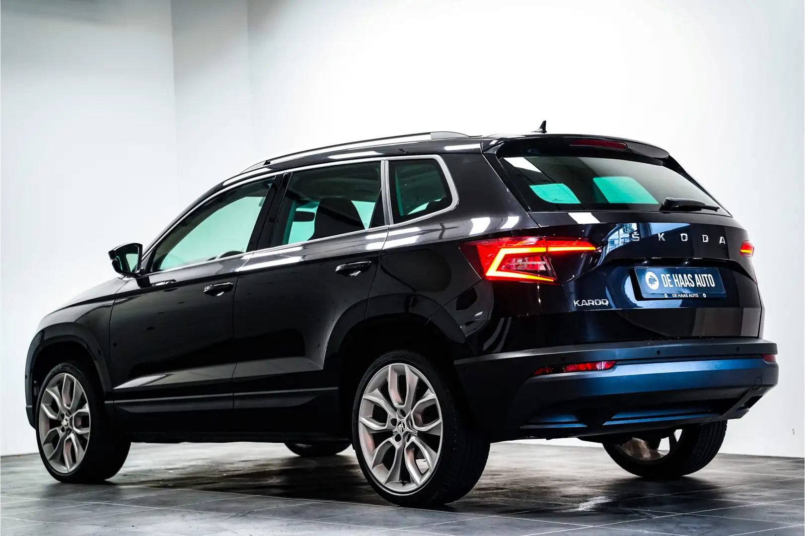 Skoda Karoq 1.5 TSI Style|Pano dak|Camera|19 inch|Acc Zwart - 2