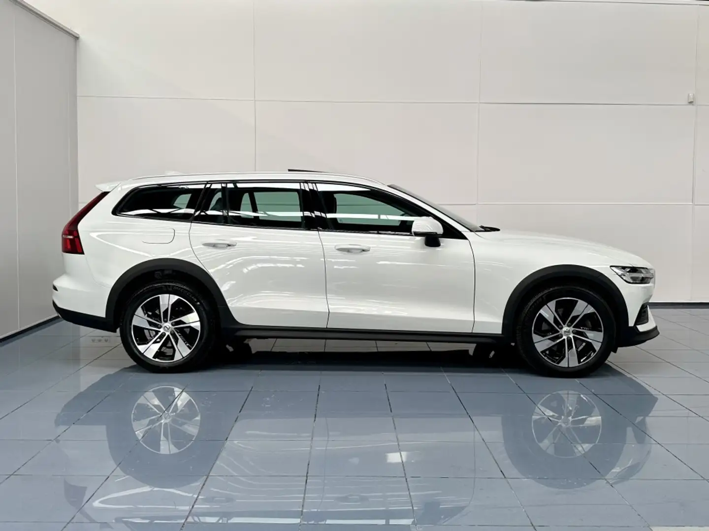 Volvo V60 Cross Country B4 AWD Aut. Blanco - 2