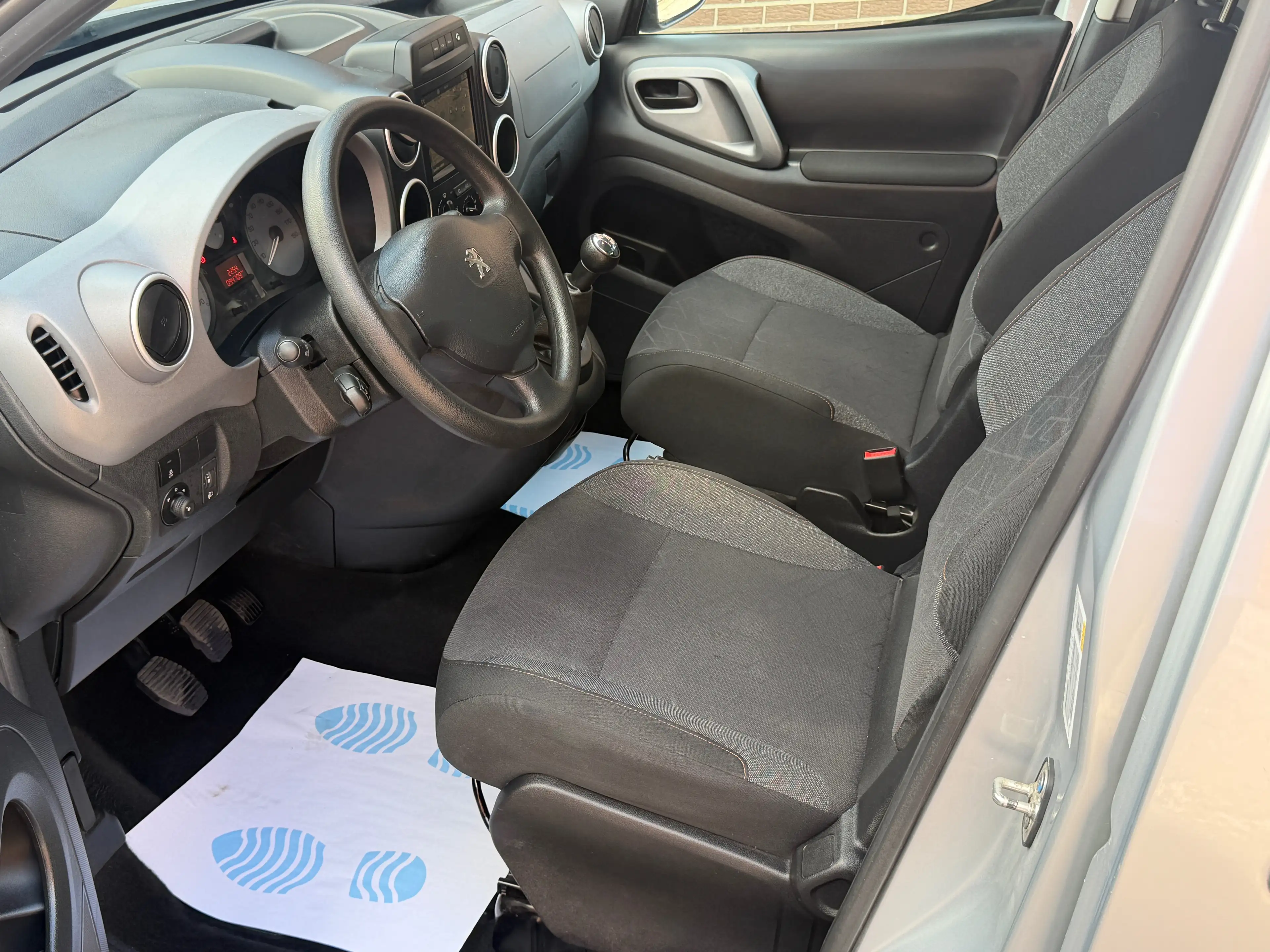 Peugeot Partner Tepee 1.6 BlueHDi Active 5 PLACES — photo 15