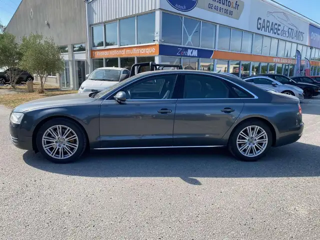 Audi A8 view 3