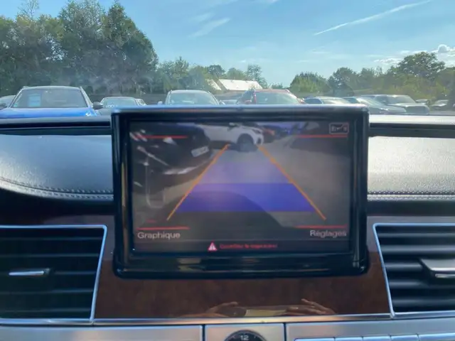 Audi A8 view 11