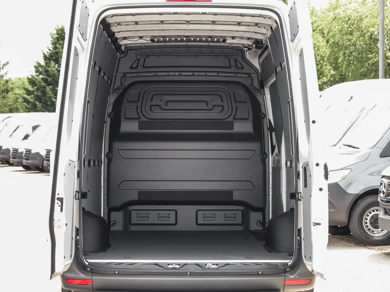 Mercedes-Benz Sprinter photo Mercedes-Benz Sprinter