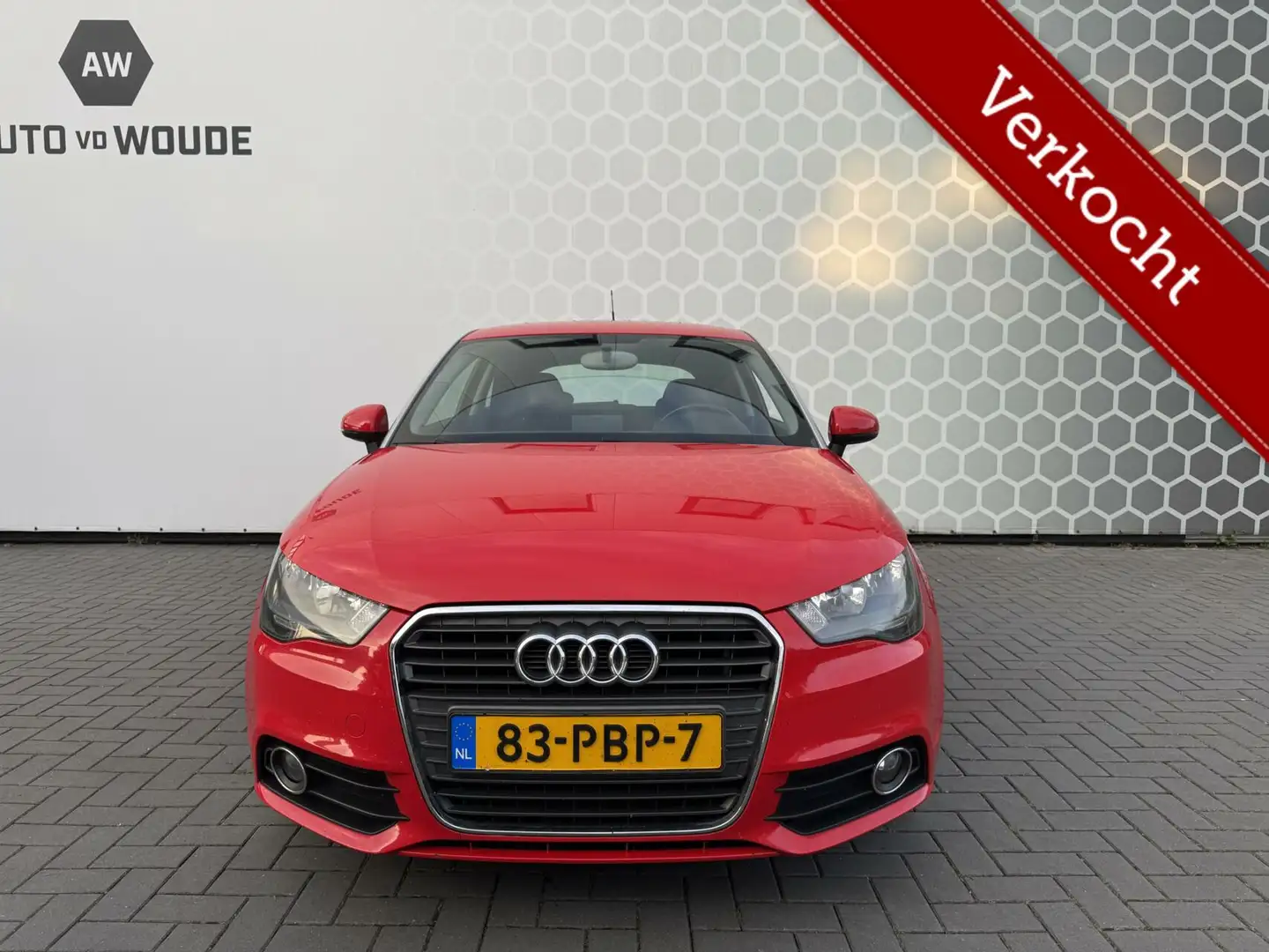 Audi A1 1.6 TDI Attraction Pro Line Cruise Airco Rouge - 2