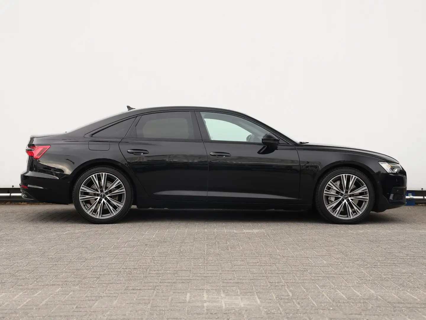 Audi A6 Limousine 50 TFSI e quattro S edition Competition Zwart - 2