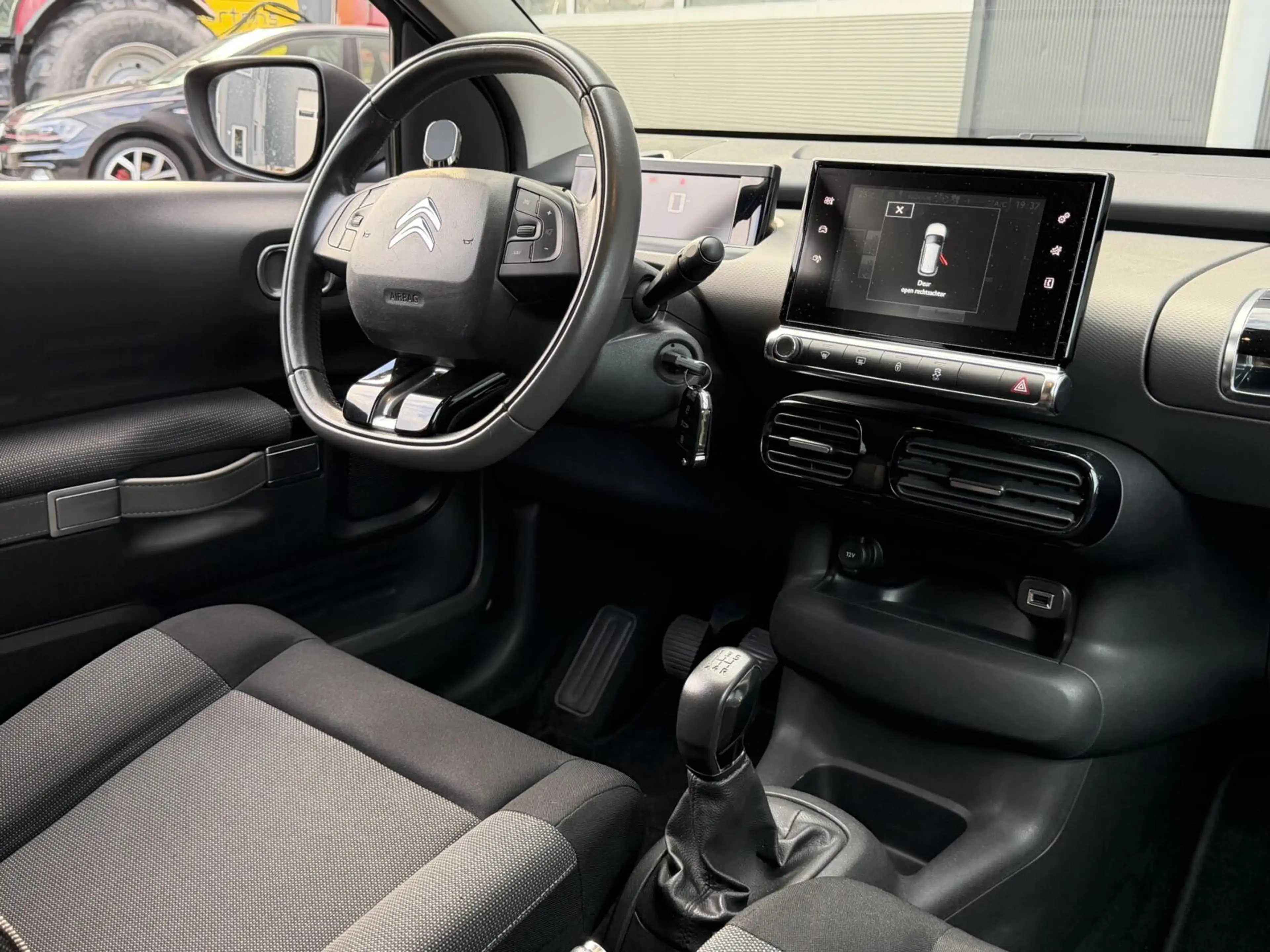 Citroen C4 Cactus 1.2 PureTech Business — photo 13