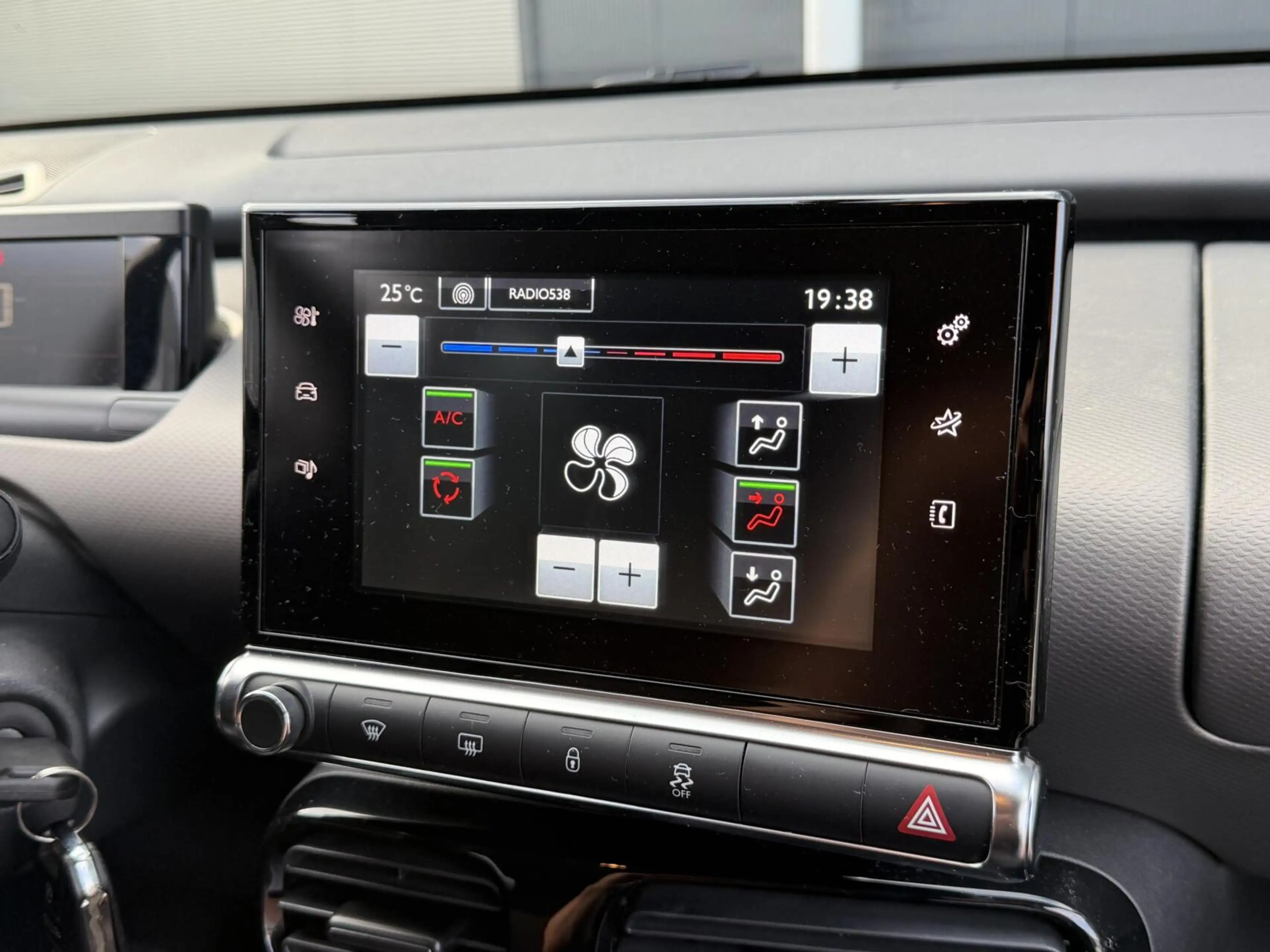 Citroen C4 Cactus 1.2 PureTech Business — photo 14