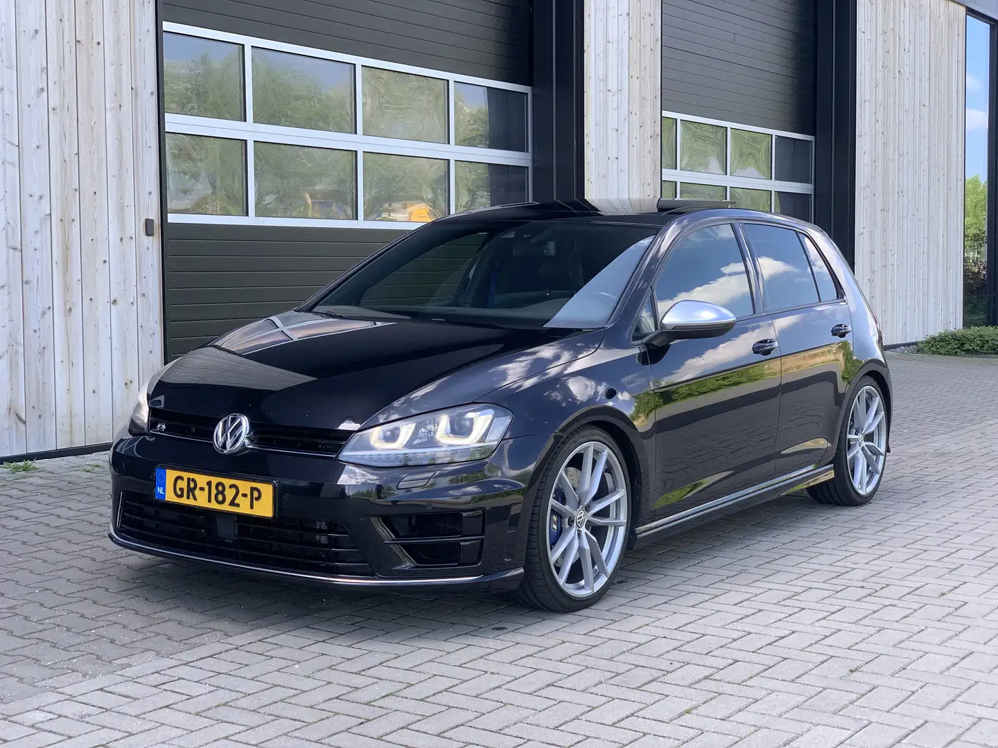 Volkswagen Golf R 2.0 TSI 300pk 4MOTION DSG Zwart - 1