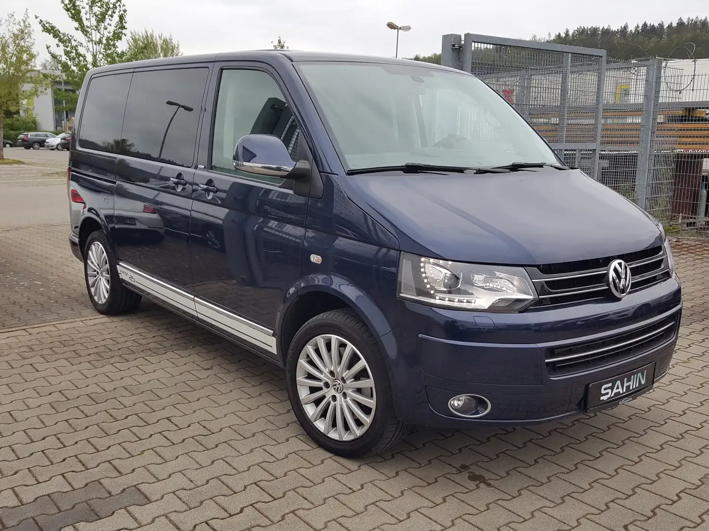 Volkswagen T5 Multivan 2.0 TDI DSG 7-Sitzer AHK Stdhzg Navi BiXe EGSD Blau - 2