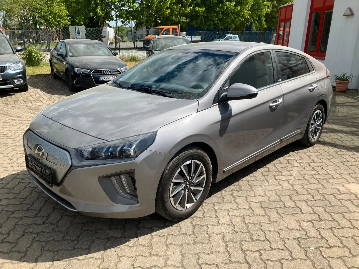 Hyundai IONIQ Style Elektro Navi LED Autom. 1.Hd Ezüst - 2
