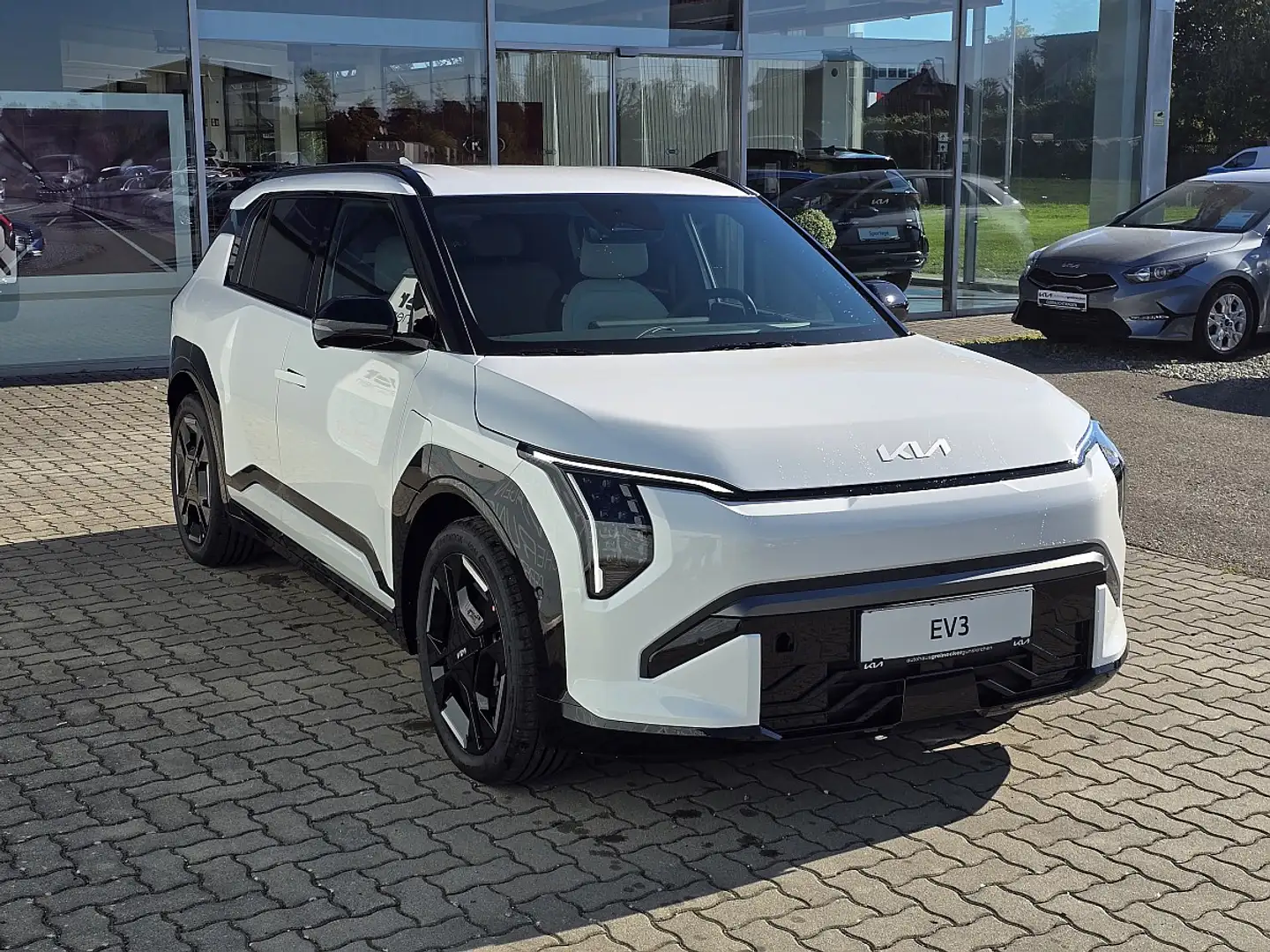 Kia EV3 FWD 81,4kWh Long Range GT-Line Weiß - 2