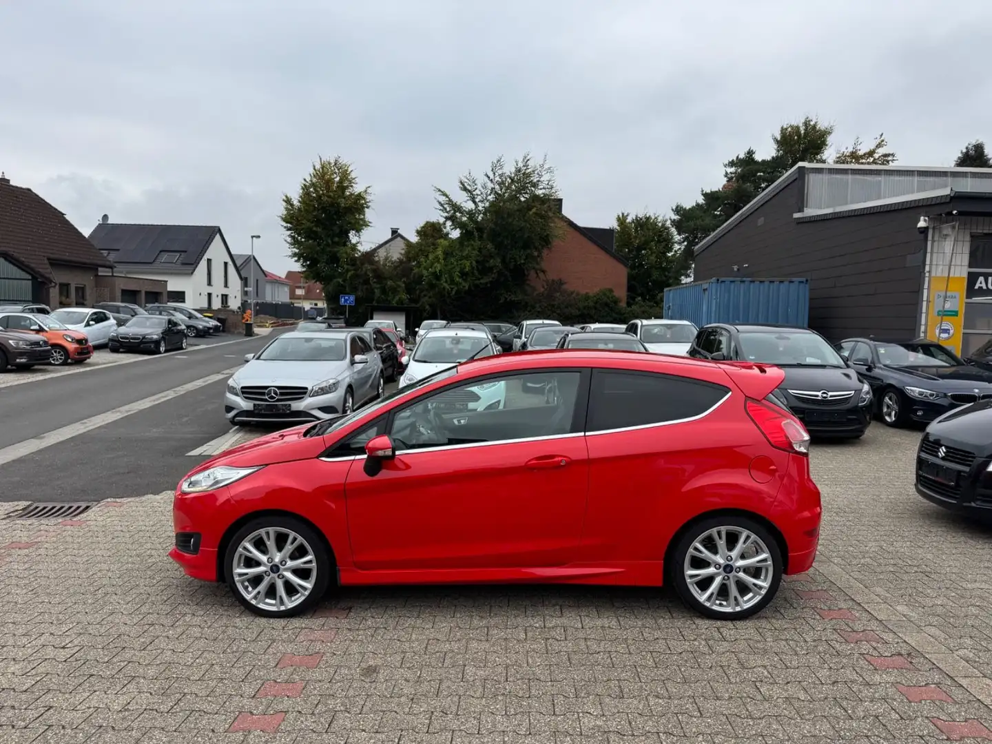 Ford Fiesta Titanium SPORTPAKET Sitzhz Navi Multifkt Rot - 2