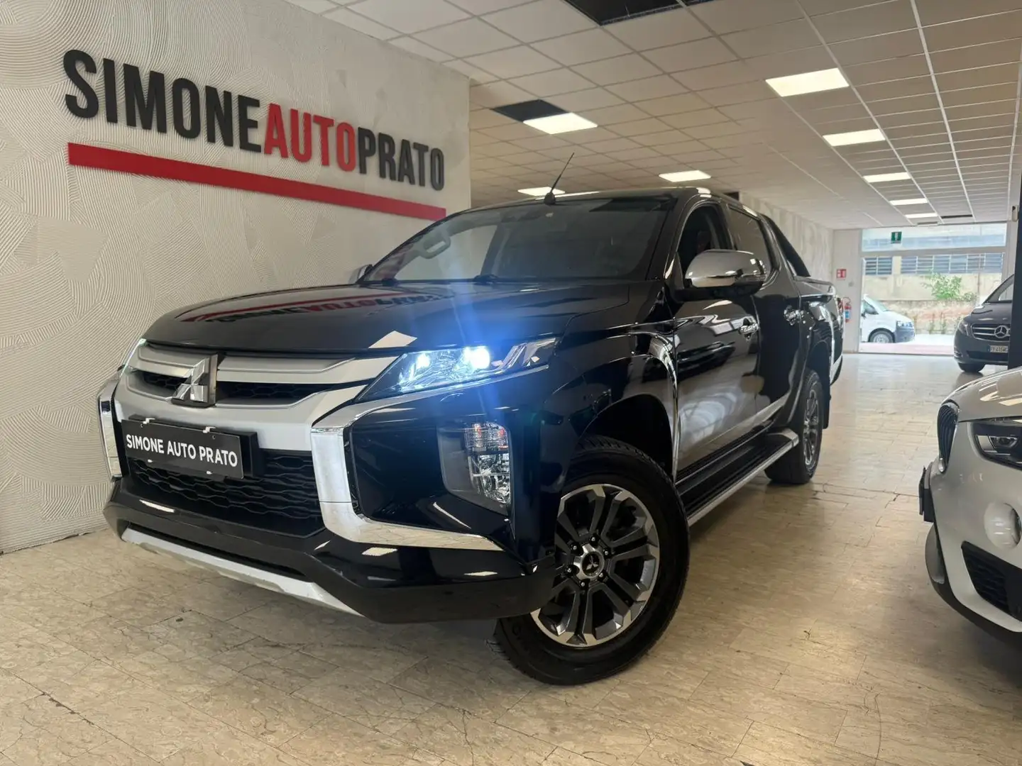 Mitsubishi L200 L200 d.cab 2.3d Intense 4wd 150cv Černá - 1