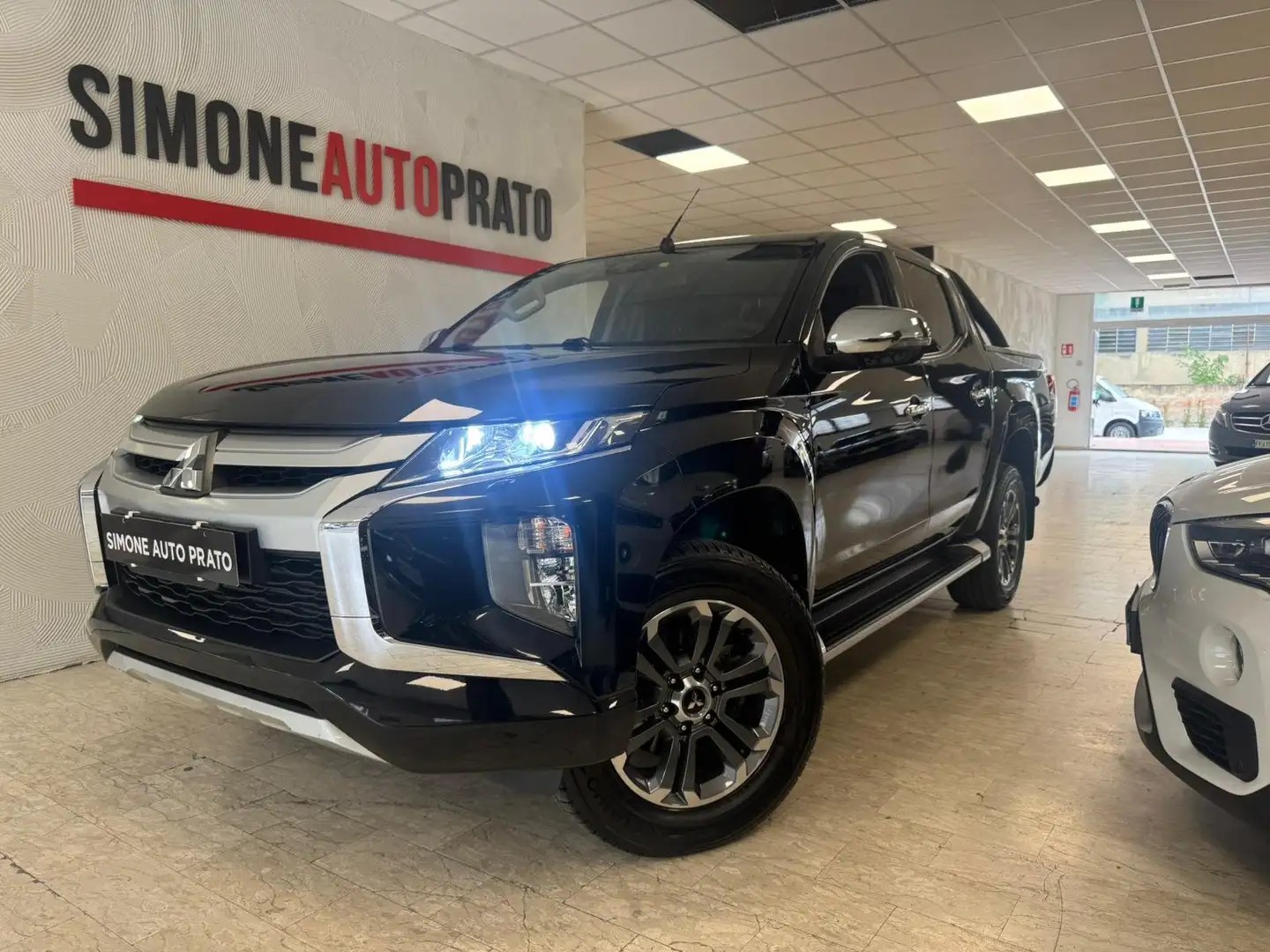 Mitsubishi L200 L200 d.cab 2.3d Intense 4wd 150cv Černá - 2