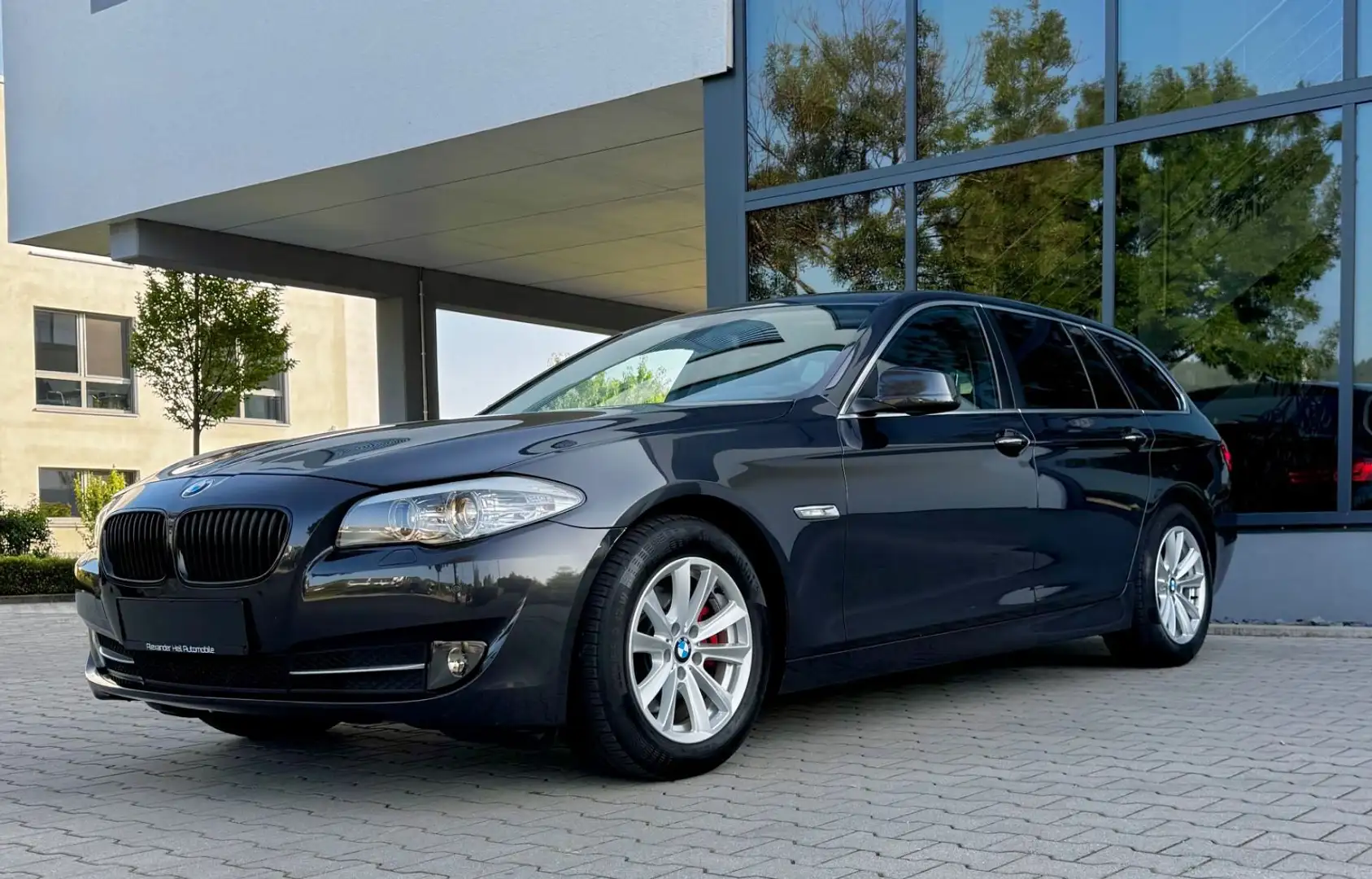 BMW 520 d Touring*NAVI*SHZ*PDC*TEL*TEMP*LUFT*TEL*TEMP Gris - 1