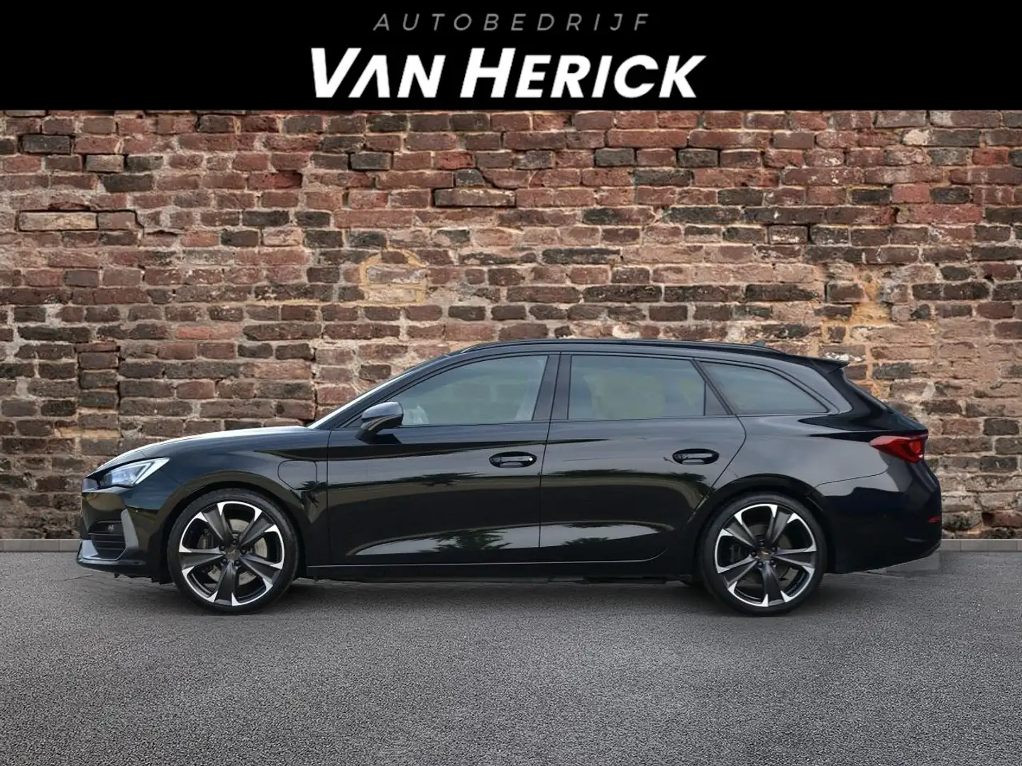 CUPRA Leon Sportstourer 1.4 e-Hybrid VZ 245PK | Navi | Trekha Zwart - 2
