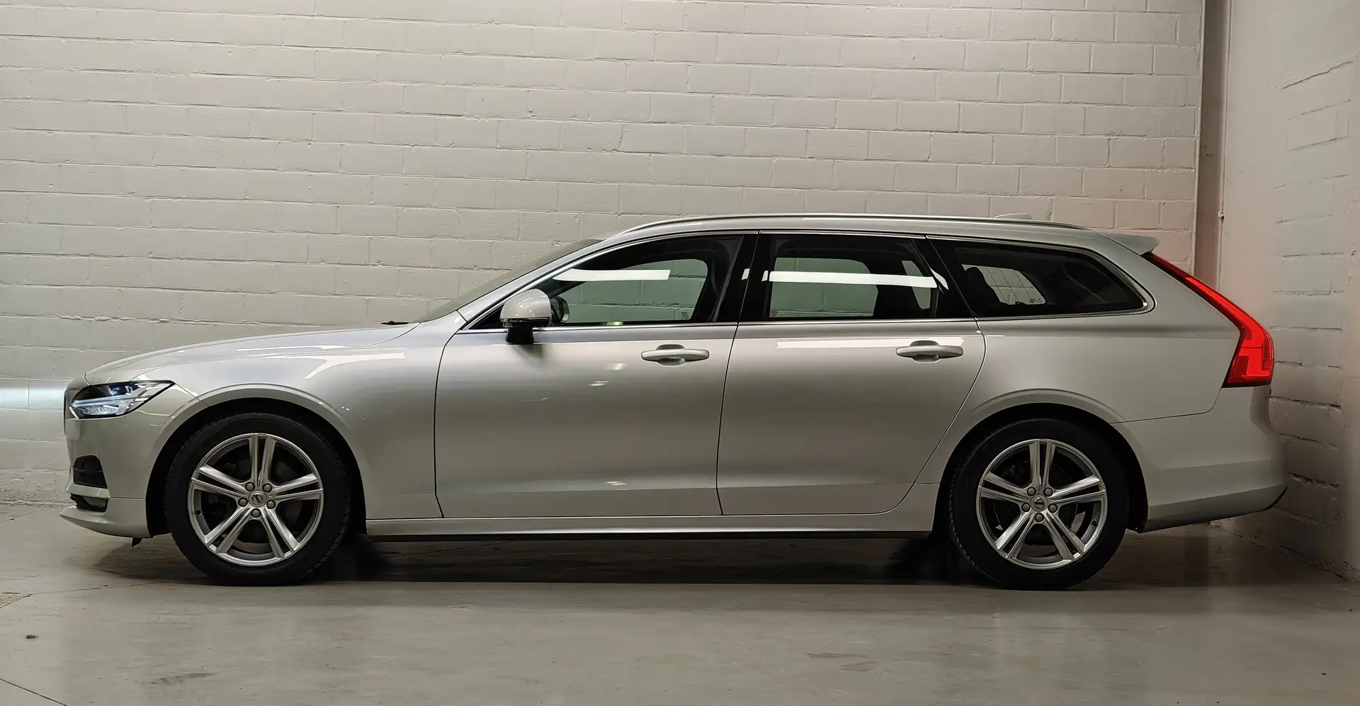 Volvo V90 D3 AWD Geartronic Momentum - Apple Carplay -BTW Argent - 2