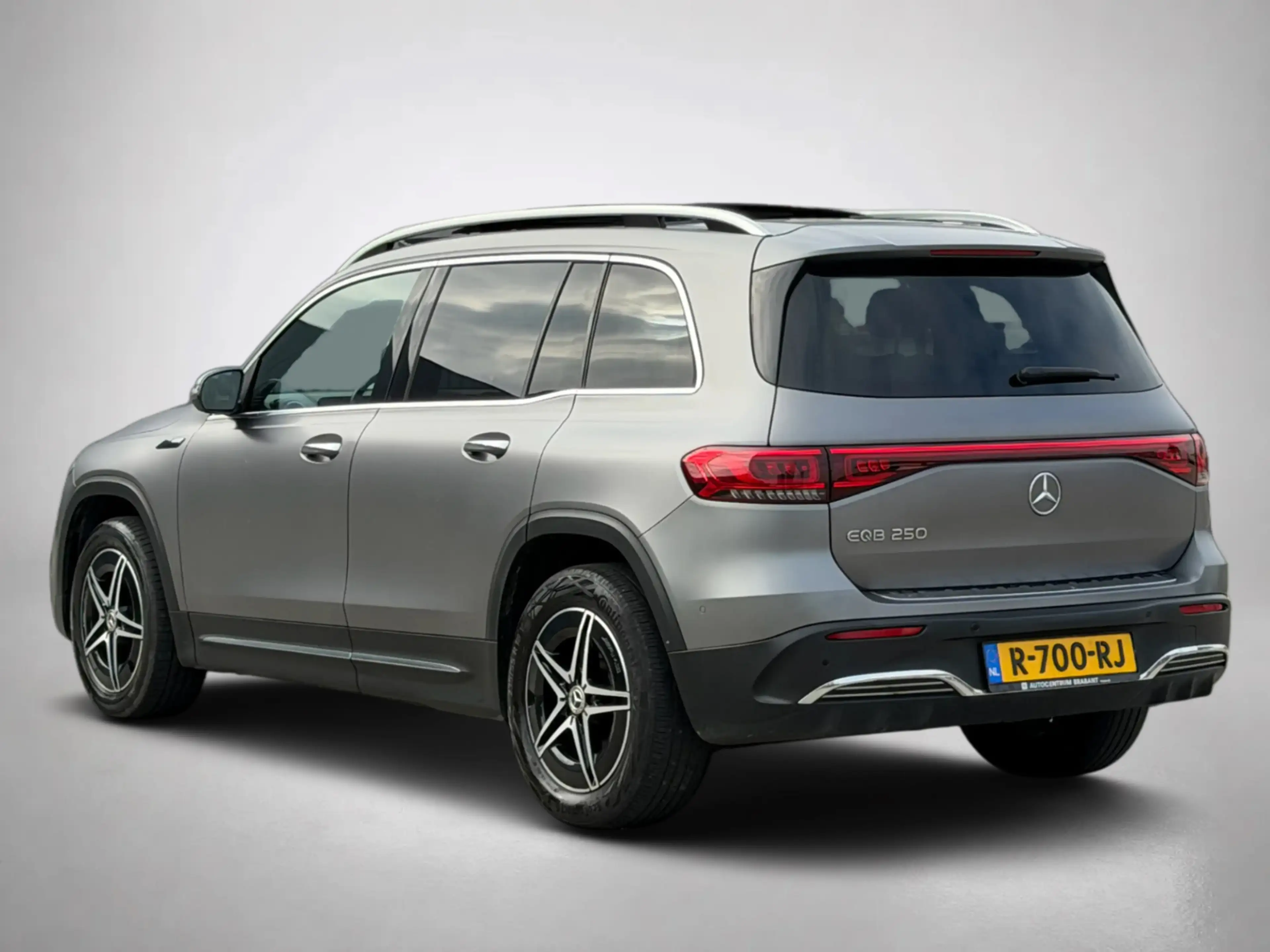 Mercedes-Benz EQB 250 AMG Line 7p. 67 kWh 93% SoH(NL-auto, 1e Eig, Deale — photo 9