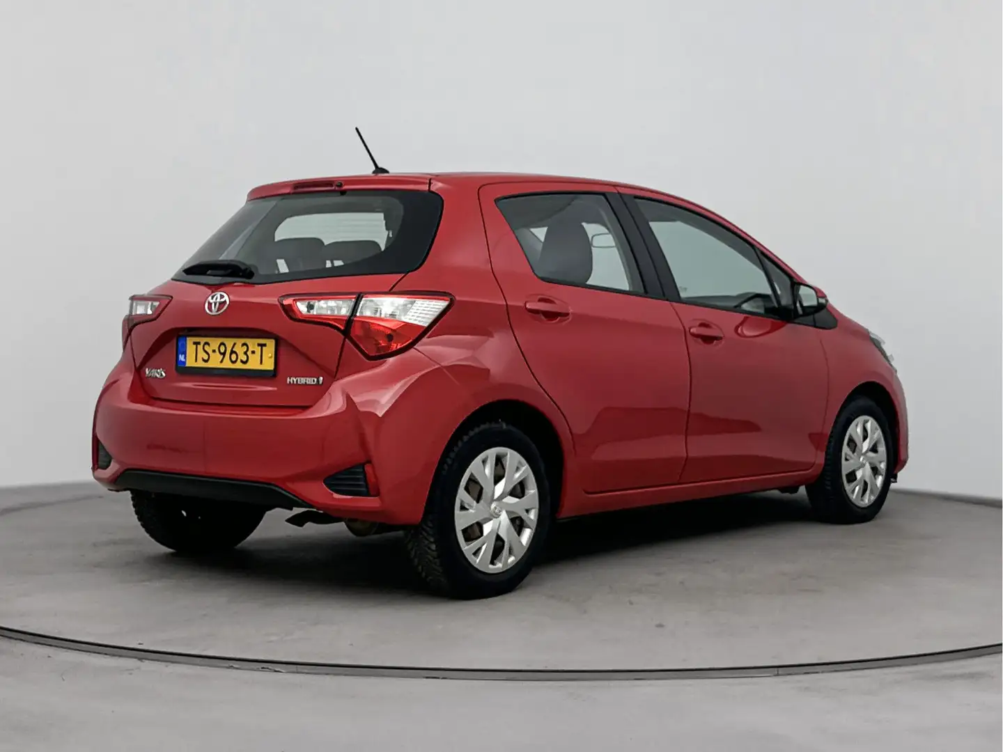 Toyota Yaris 1.5 Hybrid Active | NL-Auto | Parkeercamera | Clim Rood - 2