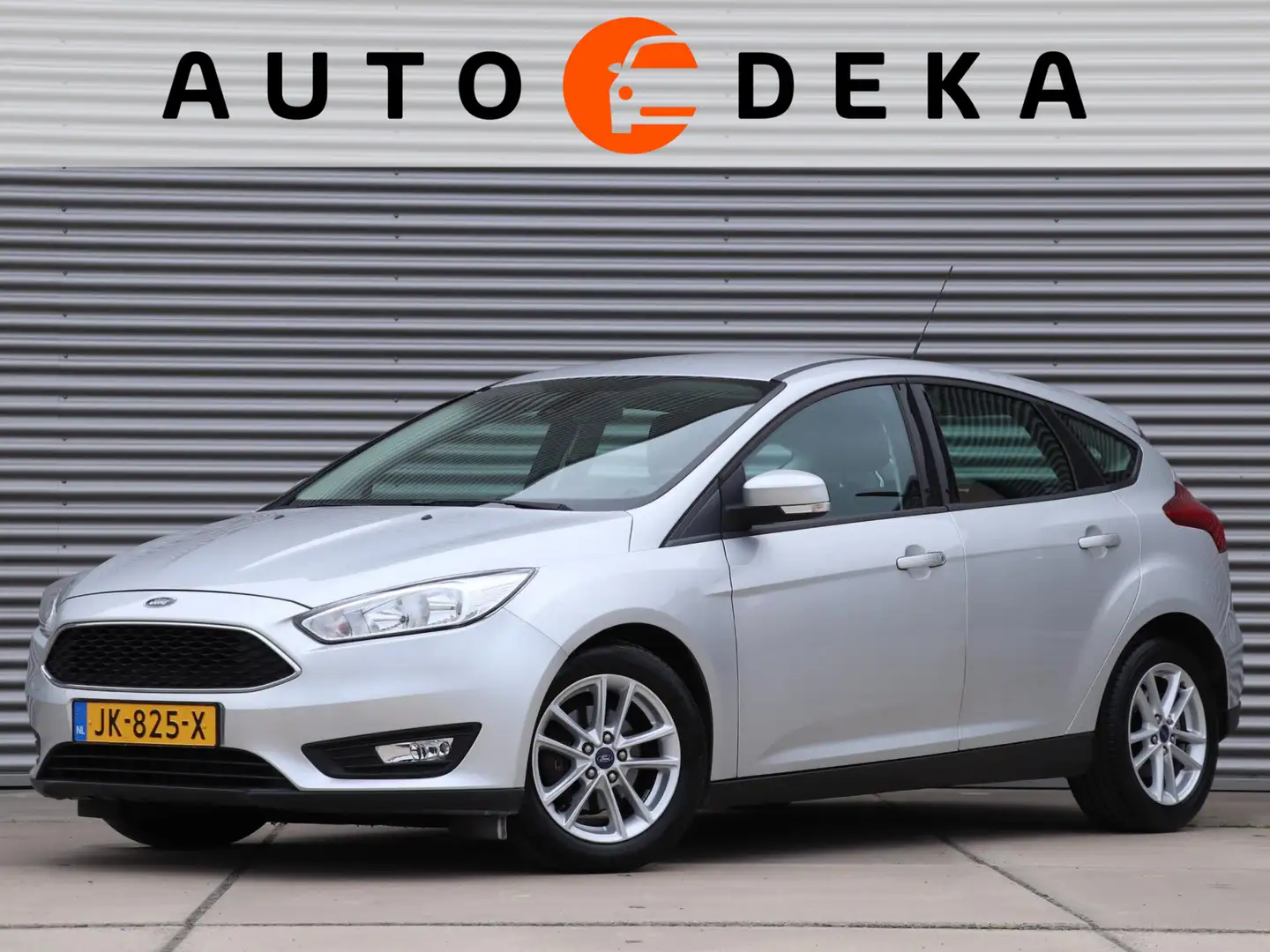 Ford Focus 1.0 EcoBoost Trend Automaat *Navigatie*Parkeersens Grau - 1